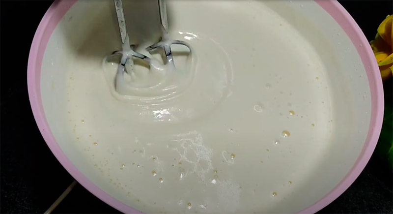 Домашній пиріг з персиками: покроковий рецепт ароматної випічки