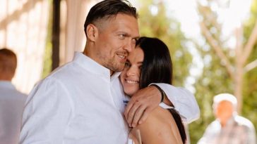 «Ми 16 років чемпіони»: Дружина Усика зворушливо поцілувала чоловіка та висловилась про річницю шлюбу