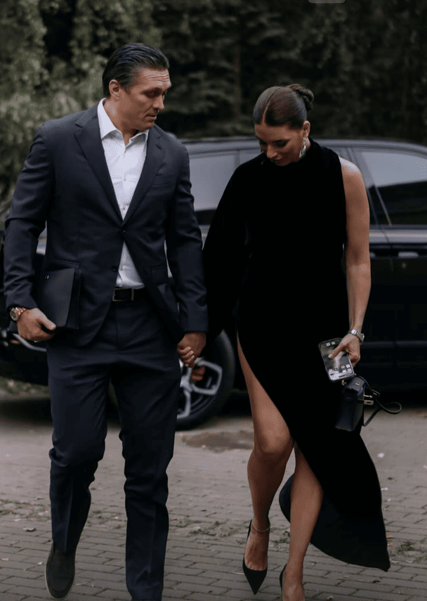 Дружина Усика вразила розкішним святкуванням річниці шлюбу: романтика, стиль і кохання