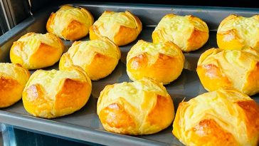 Прості сирні булочки, які зникають зі столу миттєво