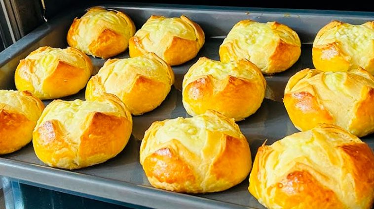 Прості сирні булочки, які зникають зі столу миттєво