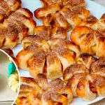 Швидкий яблучний десерт із листкового тіста — готується за лічені хвилини!