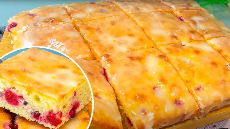 Сливовий пиріг із ніжною сметанною заливкою