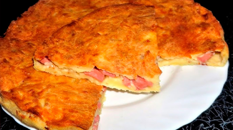 Пиріг-піца з ковбасою: швидко, ситно і дуже смачно