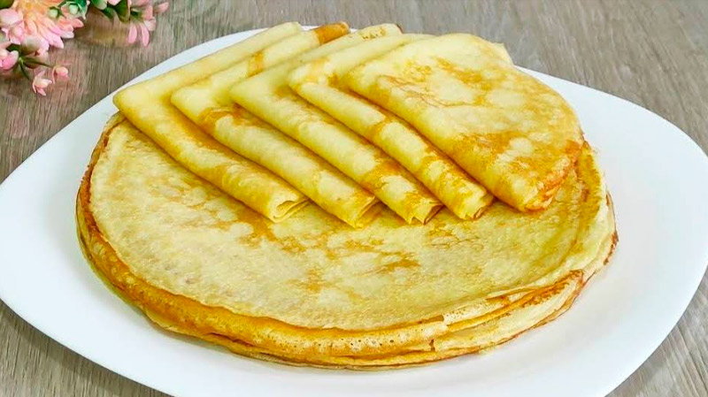 Млинці на кефірі заварним способом – найніжніший рецепт