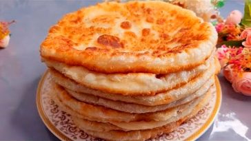 Дріжджові великі пиріжки з капустою