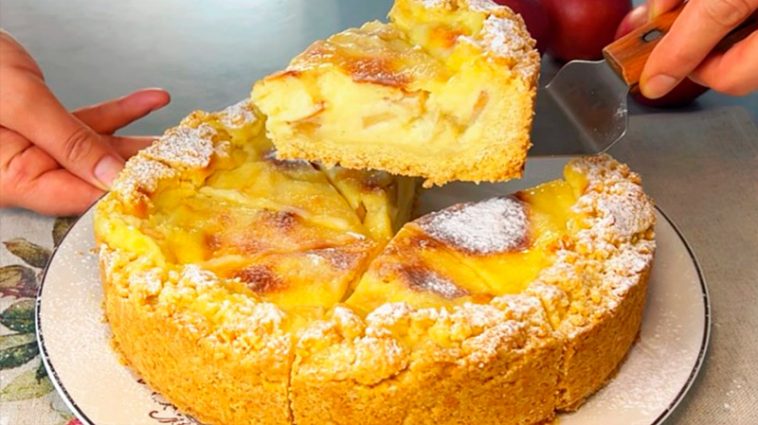 І торта не треба: яблучний пиріг із заварним кремом