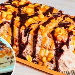 Сметанно-карамельний торт без випічки з арахісом