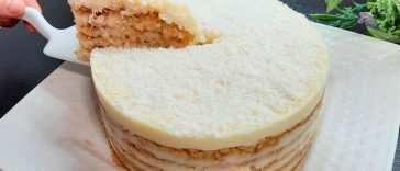 Домашній торт «Пломбір» на сковороді — без духовки і без печива! Такий спосіб знають одиниці!