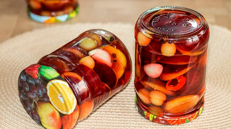 «Гуркітливий» рецепт, про який шепочеться вся округа! Фрукти в прозорому желе на зиму