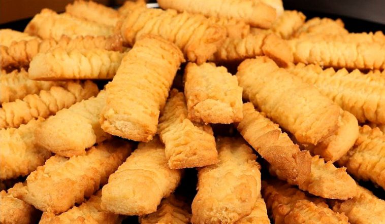 Рецепт з нашого дитинства: розсипчасте пісочне печиво на майонезі