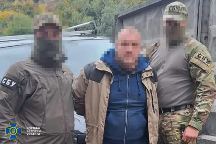 “Зливав ППО і аеродроми ворогу”: СБУ спіймала російського агента прямо під час розвідки