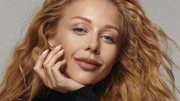 Тіна Кароль у білому та з обручкою: шанувальники вітають наречену