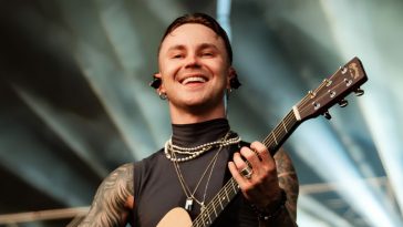 Артем Пивоваров нарешті показав свою кохану: фанати в захваті