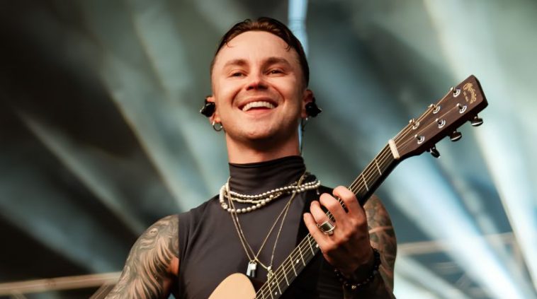 Артем Пивоваров нарешті показав свою кохану: фанати в захваті