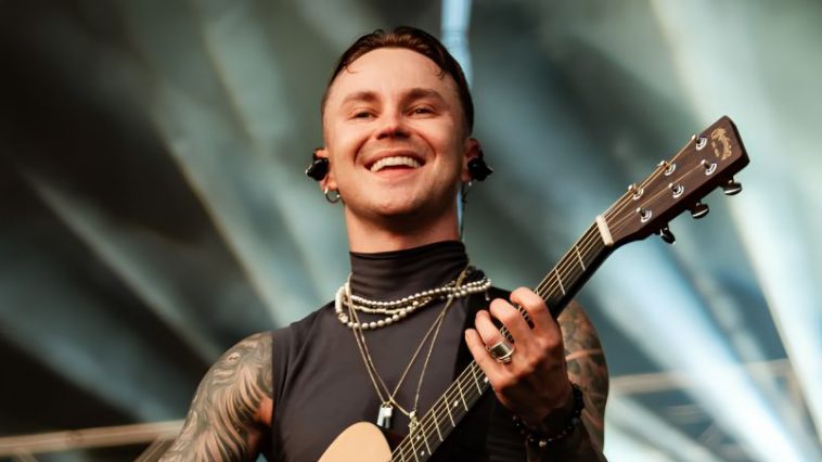 Артем Пивоваров нарешті показав свою кохану: фанати в захваті