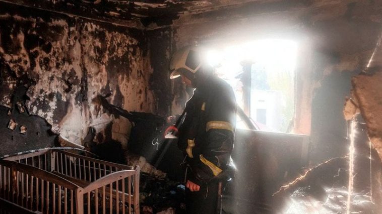 Гасив власну квартиру: історія київського рятувальника Сергія Власенка, чий дім знищив російський дрон