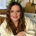 Могилевська засвітилася з обручкою на підмізинному пальці серед чуток про шлюб