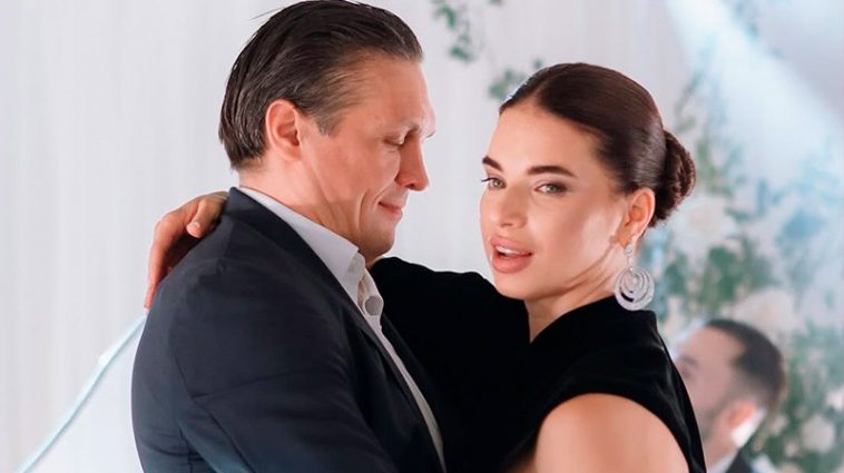 Обійми, що говорять більше слів: Усик і його кохана в інтимній фотосесії