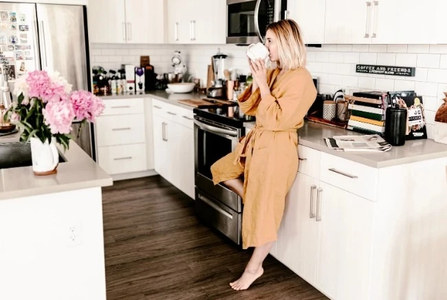 Теплий халат для дому: які матеріали забезпечать комфорт цілу зиму?