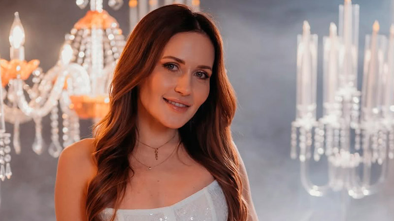 Обрала себе і не шкодує: Наталка Денисенко у блискучому міні зізналася, чому її щастя дратує інших