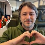 Домашнє Різдво з колядою: Сергій Притула зворушив мережу співом із доньками біля ялинки