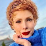 Купальник, підбори й сокира: Олена-Христина Лебідь влаштувала екстремальний фітнес просто у снігу