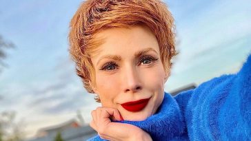 Купальник, підбори й сокира: Олена-Христина Лебідь влаштувала екстремальний фітнес просто у снігу