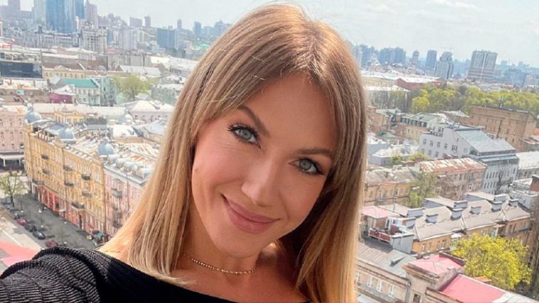 У червоній білизні та з пікантним побажанням: Леся Нікітюк зухвало привітала з Новим роком