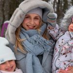Лілія Ребрик показала теплий сімейний вікенд із доньками на морозній прогулянці