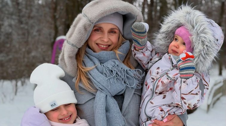 Лілія Ребрик показала теплий сімейний вікенд із доньками на морозній прогулянці