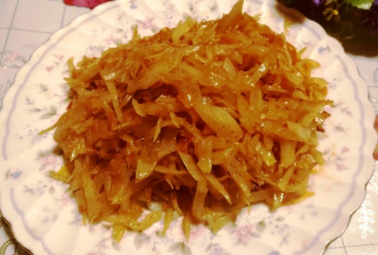 Простий рецепт тушкованої капусти