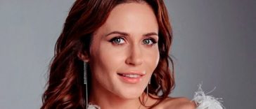 Наталка Денисенко зачарувала образом із квітковим капелюшком