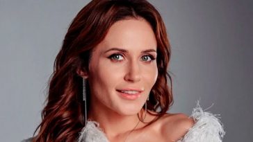 Наталка Денисенко зачарувала образом із квітковим капелюшком