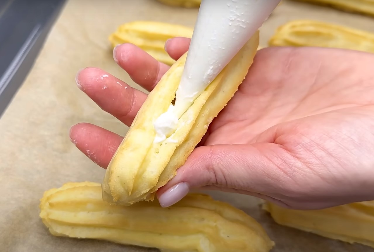 Як приготувати ідеальні еклери: простий рецепт