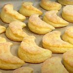 Швидке сирне печиво до чаю: 15 хвилин для смачного відпочинку з чашкою чаю!