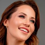 «Не хороша дівчинка»: Наталка Денисенко в прозорому луці з коханим символічно закрила важливий етап життя