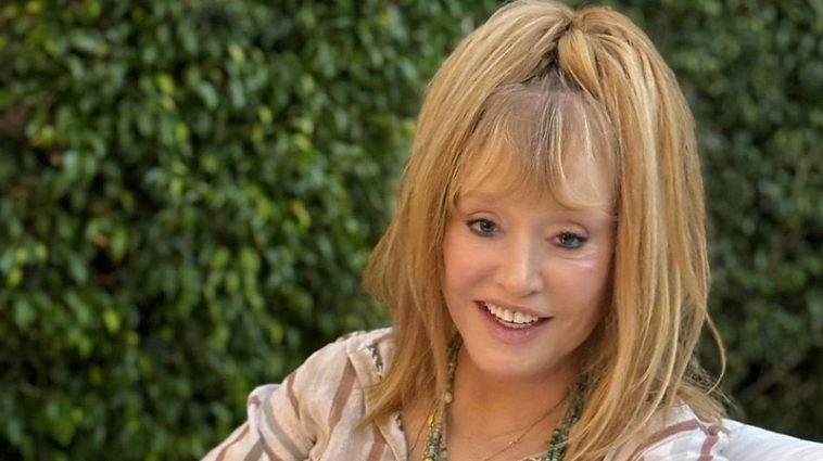 Спиралася на тростинку: Пугачова здивувала появою на публіці