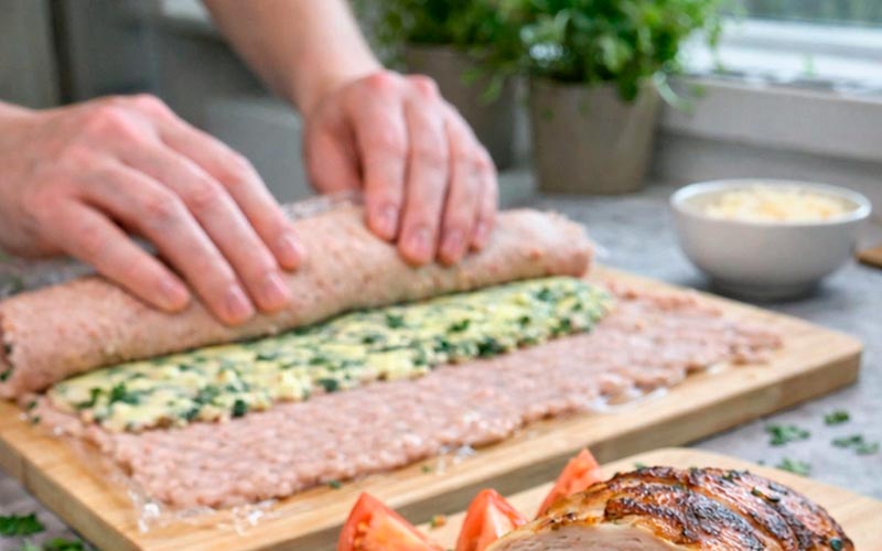 Рулет з курки: простий і смачний рецепт — ідеальна заміна ковбасі