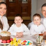 Святкове тепло родини: Осадча показала, як разом із синами створює великодню магію