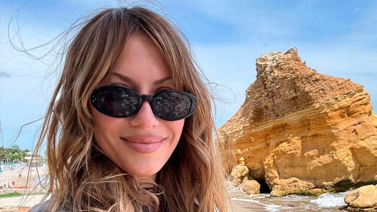 Стильний тандем: Леся Нікітюк зачарувала новими кадрами з підрослим сином у кумедній “ягідній” шапці