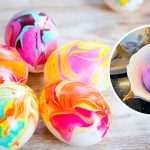 Косметичний лайфхак до Великодня: як створити мармурові крашанки за кілька хвилин