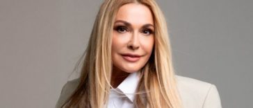 Весняна ніжність без фільтрів: 59-річна Сумська зачарувала природним селфі з каштаном