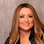 Ранок, що розчулює до сліз: доньки встелили дім пелюстками троянд і зворушили Могилевську щирим сюрпризом