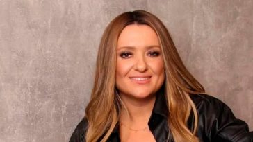 Ранок, що розчулює до сліз: доньки встелили дім пелюстками троянд і зворушили Могилевську щирим сюрпризом