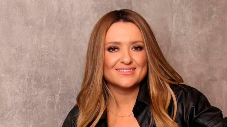 Ранок, що розчулює до сліз: доньки встелили дім пелюстками троянд і зворушили Могилевську щирим сюрпризом