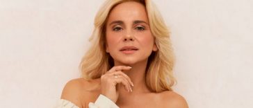 Сміливо і стильно: Ребрик засвітила ефектне декольте в новій зйомці