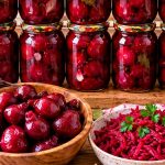 Маленький буряк більше не викидаю: мариную цілим — узимку відкриваю банку і одразу готую салат