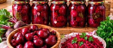 Маленький буряк більше не викидаю: мариную цілим — узимку відкриваю банку і одразу готую салат
