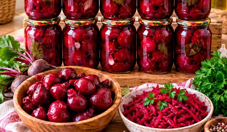 Маленький буряк більше не викидаю: мариную цілим — узимку відкриваю банку і одразу готую салат